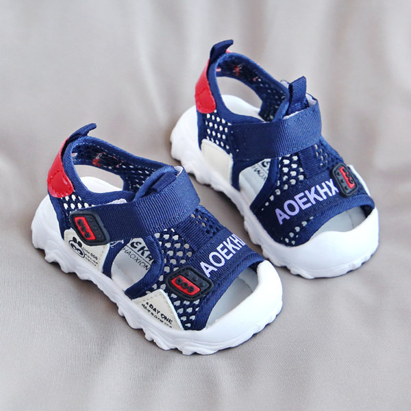 Suvised võrksandaalid takjapaela ja kirjaga