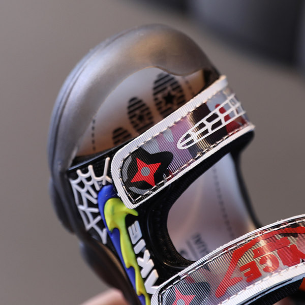 Suvised värvilised hõõguvate taldadega sandaalid