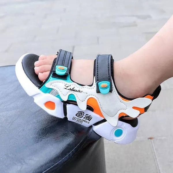 Új modell gyerekszandál fiúknak durva talppal, felirattal