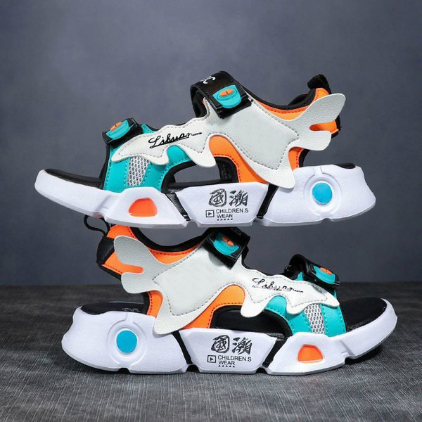 Új modell gyerekszandál fiúknak durva talppal, felirattal