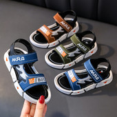 Gyermekszandál fiúknak három színben, matricával