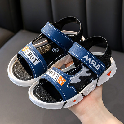 Gyermekszandál fiúknak három színben, matricával