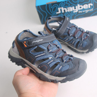 Három színben matricás, durva talpú gyerekszandál