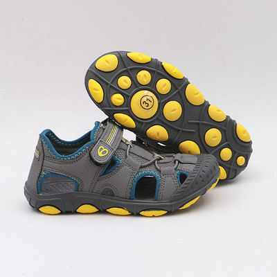 Három színben matricás, durva talpú gyerekszandál