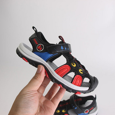 Három színben matricás, durva talpú gyerekszandál