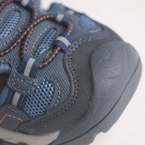 Három színben matricás, durva talpú gyerekszandál