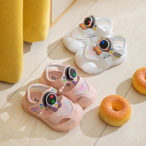Gyermek szandál fehér és rózsaszín matricákkal