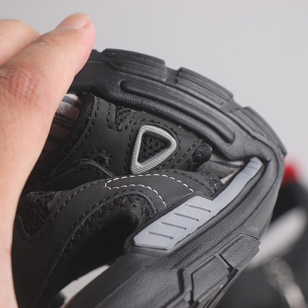 Fekete matricás gyerekszandál fiúknak