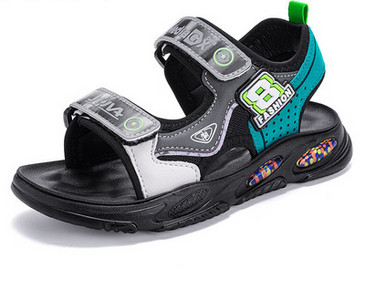 Alkalmi szandál lapos talppal és emblémával fiúknak