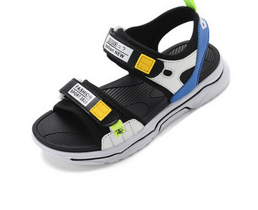 Alkalmi szandál lapos talppal és emblémával fiúknak