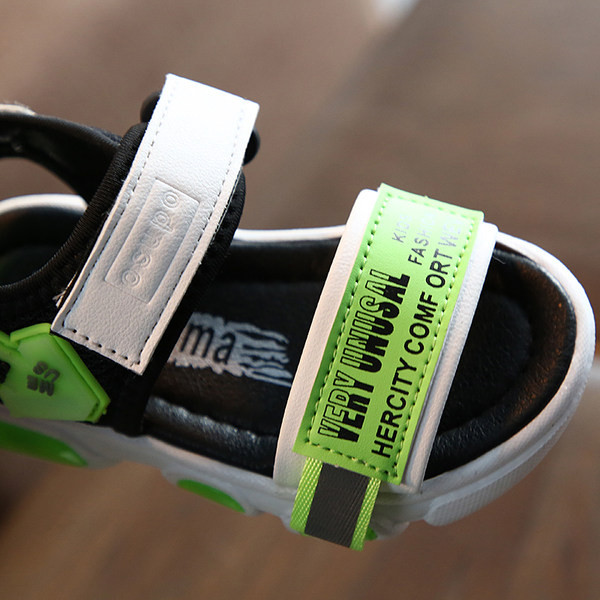 Alkalmi gyerekszandál izzó talppal