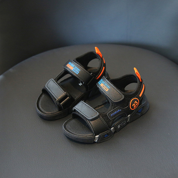 Új modell tépőzáras gyerekszandál fiúknak