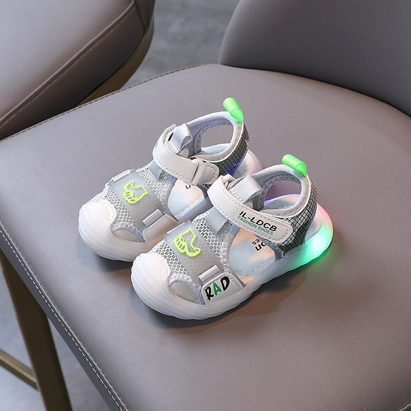 Παιδικά σανδάλια με βελκρό κατάλληλα για αγόρια