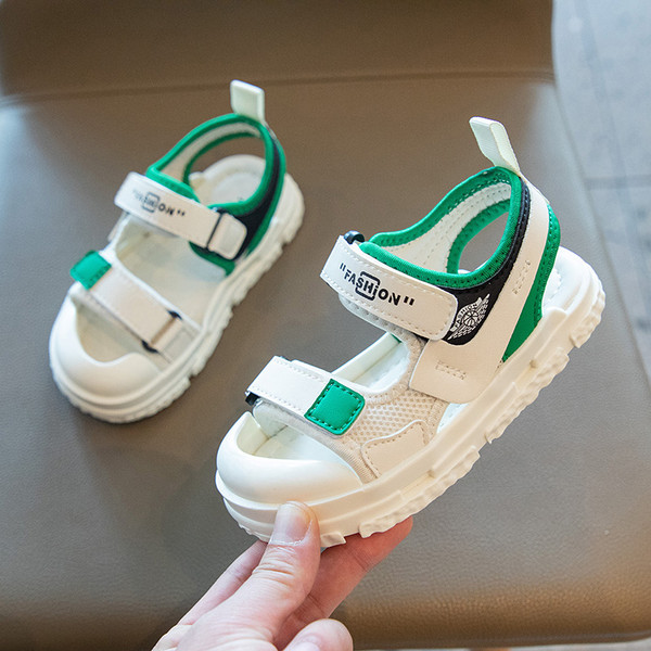 Bőr szandál fiúknak tépőzárral és felirattal