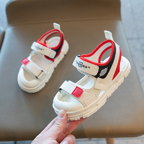 Bőr szandál fiúknak tépőzárral és felirattal