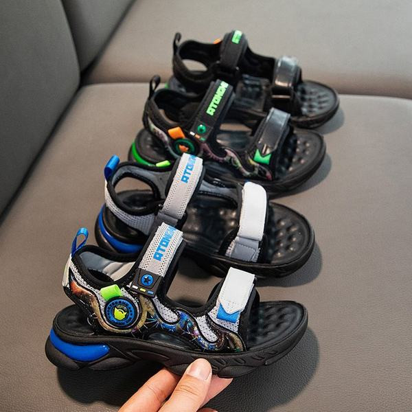 Παιδικά σανδάλια για αγόρια σε μαύρο χρώμα