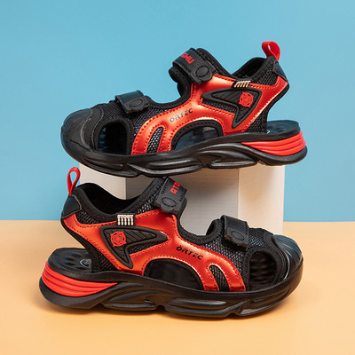 Bőr szandál tépőzárral és felirattal fiúknak