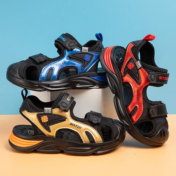 Bőr szandál tépőzárral és felirattal fiúknak