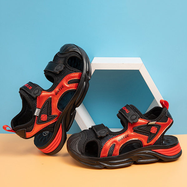 Bőr szandál tépőzárral és felirattal fiúknak