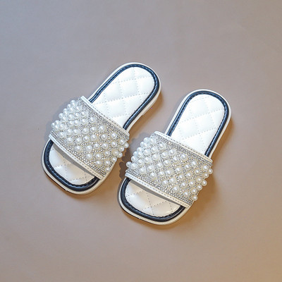 Gyöngyös bőrpapucs új modellje lányoknak