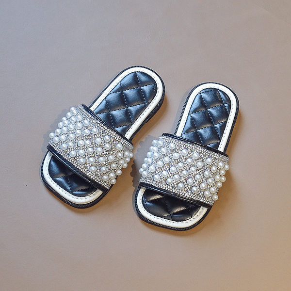 Gyöngyös bőrpapucs új modellje lányoknak