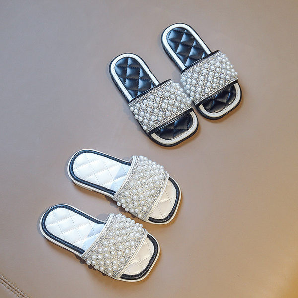 Gyöngyös bőrpapucs új modellje lányoknak