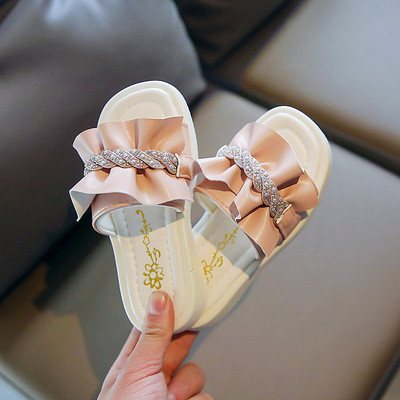 Kolmes värvitoonis kivikestega lastesussid