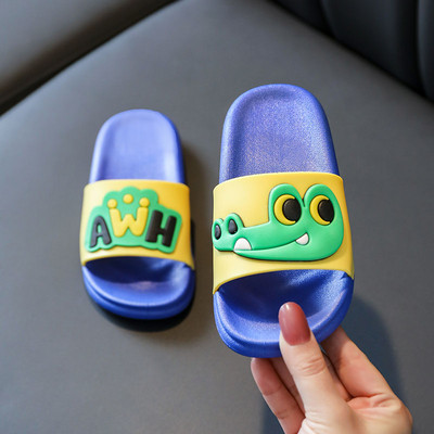 Lapos talpú, rátéttel ellátott gyerekpapucs