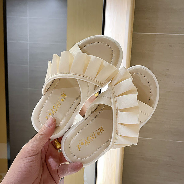 Gyermek papucs textil pántokkal és fürtökkel