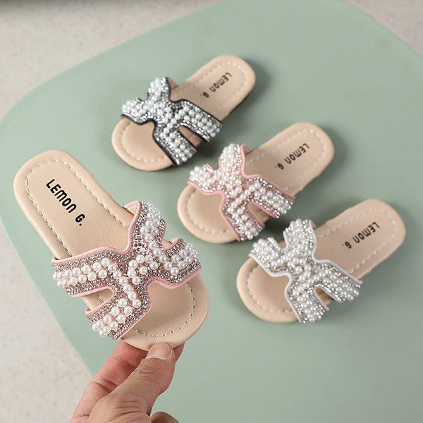 Μοντέρνες παντόφλες για κορίτσια διακοσμημένες με πέρλες και πέτρες