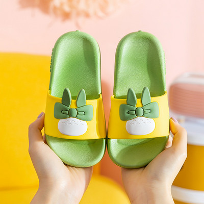 Gumi papucs rátéttel és lapos talppal lányoknak