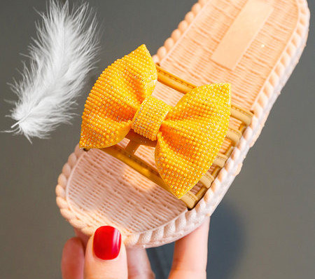 Gyermek papucs lányoknak két modell szalaggal és virág díszítéssel