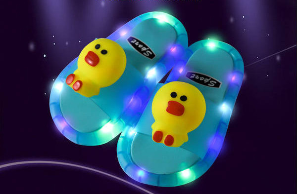 Bērnu gaismas čības ar 3D elementu - vairākas krāsas