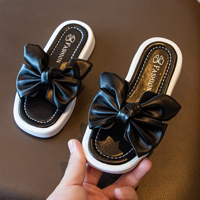 Bőr papucs lányoknak lapos talppal és szalaggal