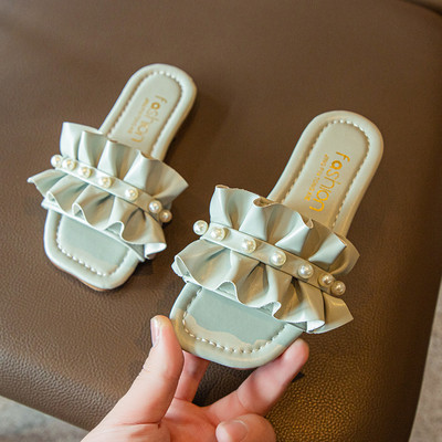 Modern gyöngyös gyerekpapucs lányoknak