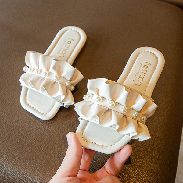 Modern gyöngyös gyerekpapucs lányoknak