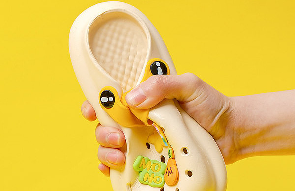 Καλοκαιρινοί παιδικοί κρόκοι με τρισδιάστατο στοιχείο για κορίτσια