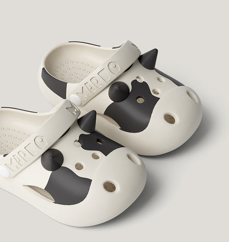 Λαστιχένιες παιδικές παντόφλες σε τέσσερα χρώματα