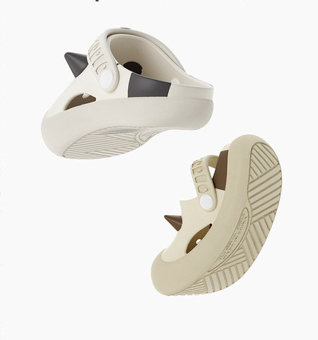 Λαστιχένιες παιδικές παντόφλες σε τέσσερα χρώματα