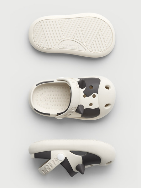 Λαστιχένιες παιδικές παντόφλες σε τέσσερα χρώματα