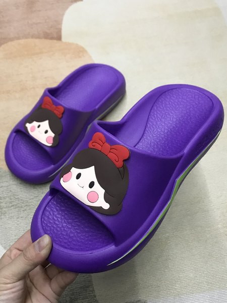 Νέο μοντέλο λαστιχένιες παντόφλες για κορίτσια με απλικέ