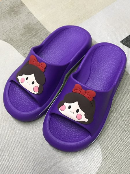 Νέο μοντέλο λαστιχένιες παντόφλες για κορίτσια με απλικέ