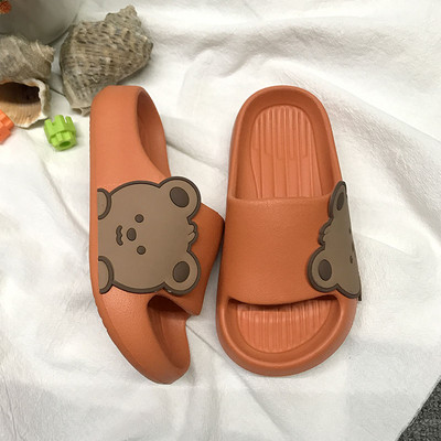 Παιδικές λαστιχένιες παντόφλες με απλικέ σε πολλά χρώματα