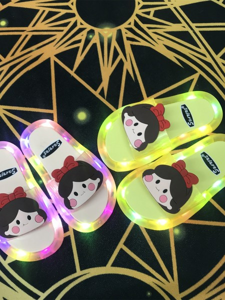 Gumi gyerekpapucs színes rátéttel és gumi talppal