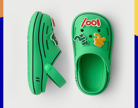 Gumi crocs gyerekeknek színes applikációkkal