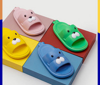 Vaikiškos guminės šlepetės su aplikacijomis ir lygiu padu