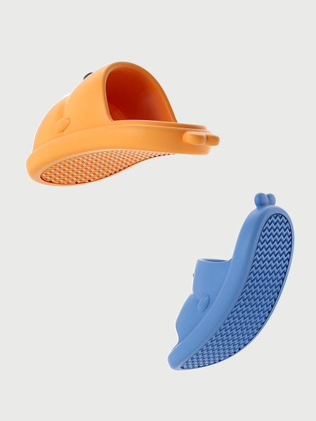 Vaikiškos guminės šlepetės su aplikacijomis ir lygiu padu