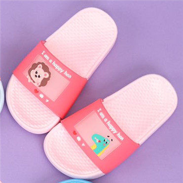 Παιδικές λαστιχένιες παντόφλες με τρισδιάστατο σχήμα