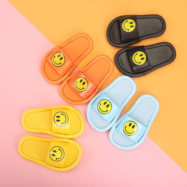 Παιδικές λαστιχένιες παντόφλες με τρισδιάστατο σχήμα