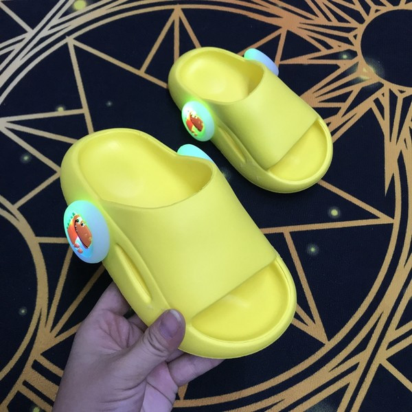 Детски гумени чехли - три цвята